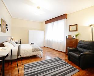 Dormitori de Apartament per a compartir en Bilbao  amb Moblat, Forn i Rentadora