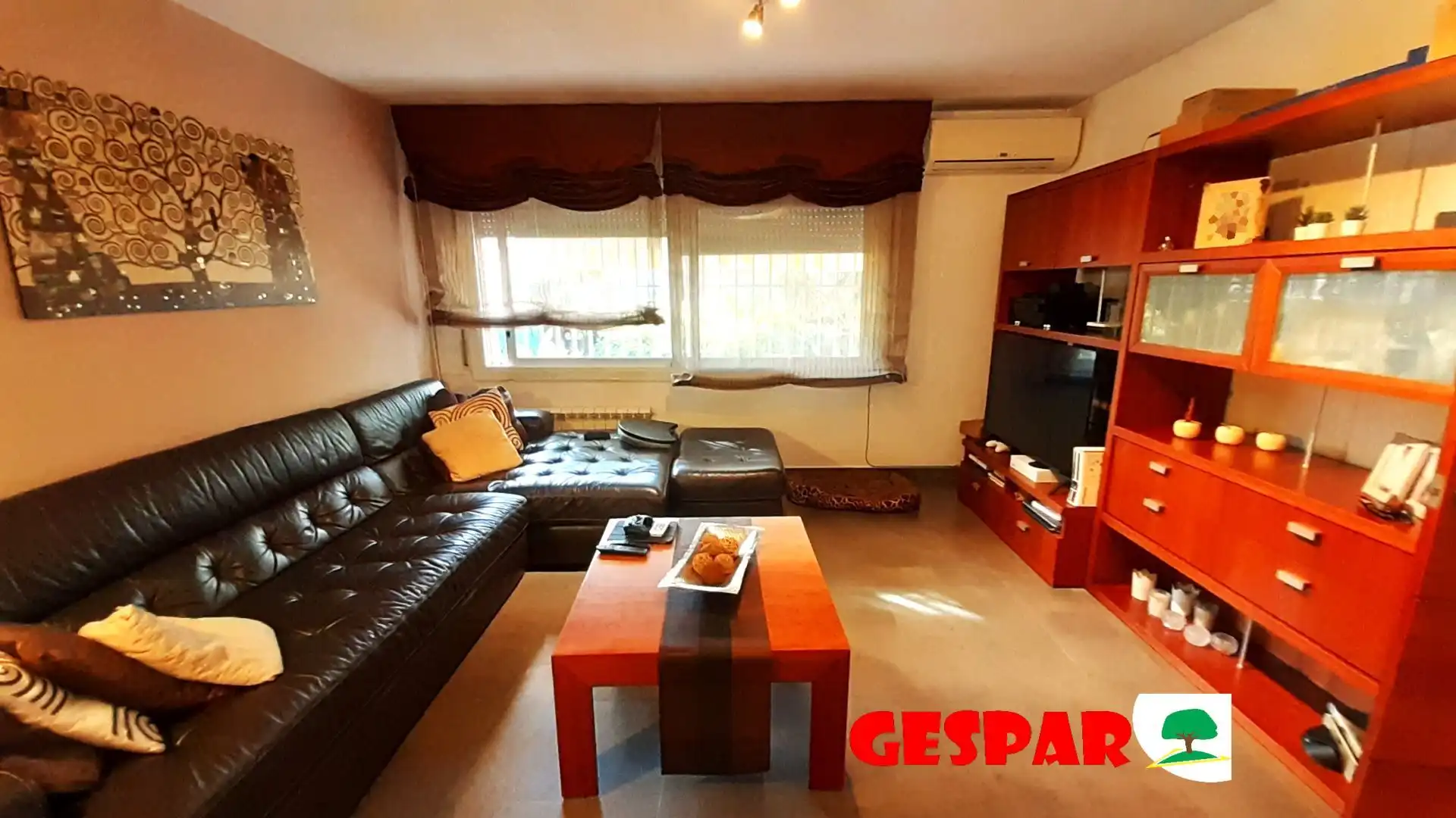 Sala d'estar de Casa o xalet en venda en Parets del Vallès, Barcelona