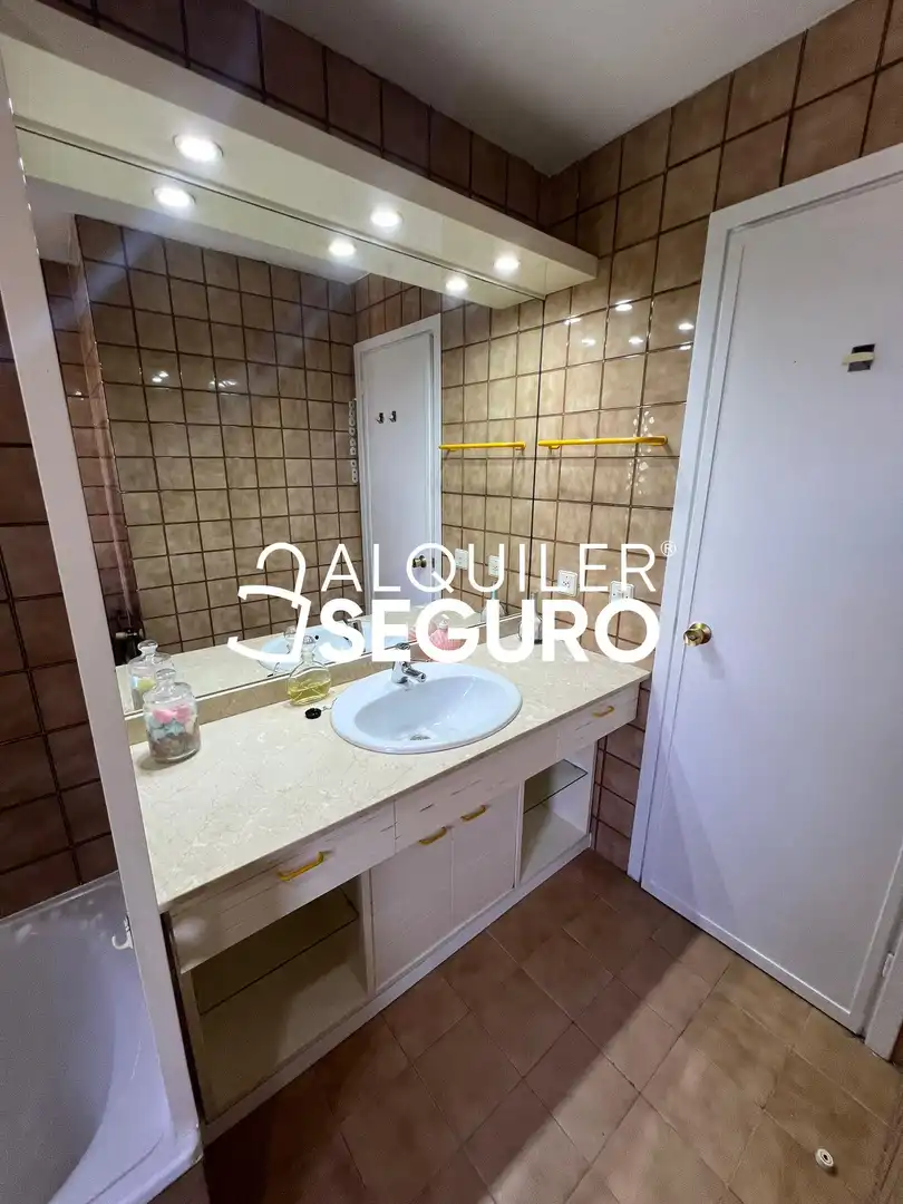 Flat for rent in Madrid  with Heating and Terrace
