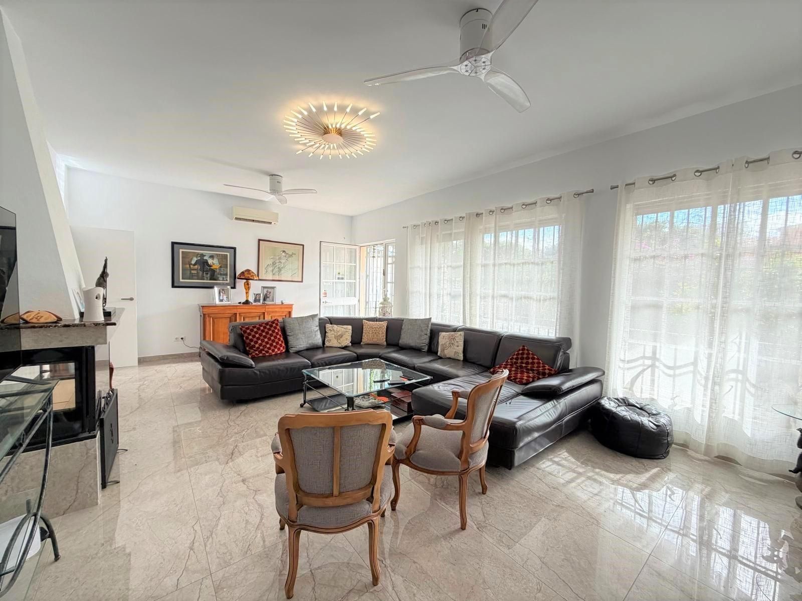 Sala de estar de Casa o chalet en venta en Benalmádena con Aire acondicionado, Calefacción y Jardín privado