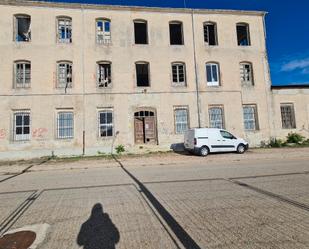 Vista exterior de Casa o xalet en venda en Santa Cruz de la Zarza amb Jardí privat, Terrassa i Traster