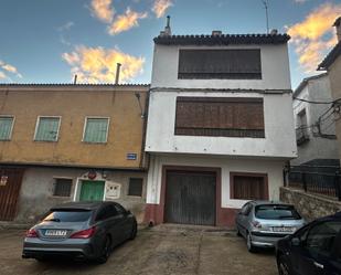 Vista exterior de Casa o xalet en venda en Fuentes amb Terrassa