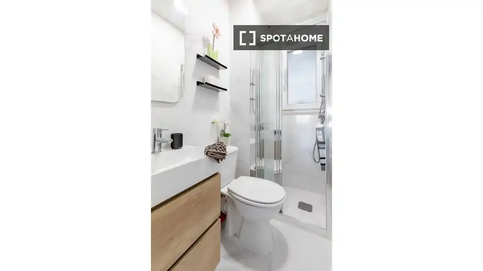 Badezimmer von Wohnungen zur untervermieten in Paterna mit Klimaanlage, Terrasse und Möbliert