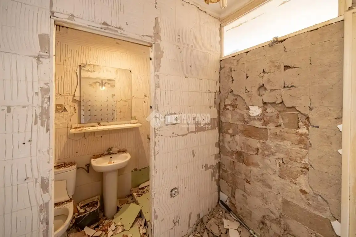 Bathroom of Flat for sale in Madrid