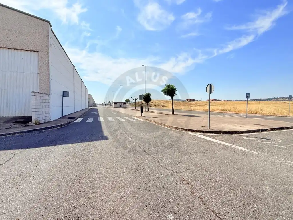 Außenansicht von Fabrikhallen zum Verkauf in Cáceres