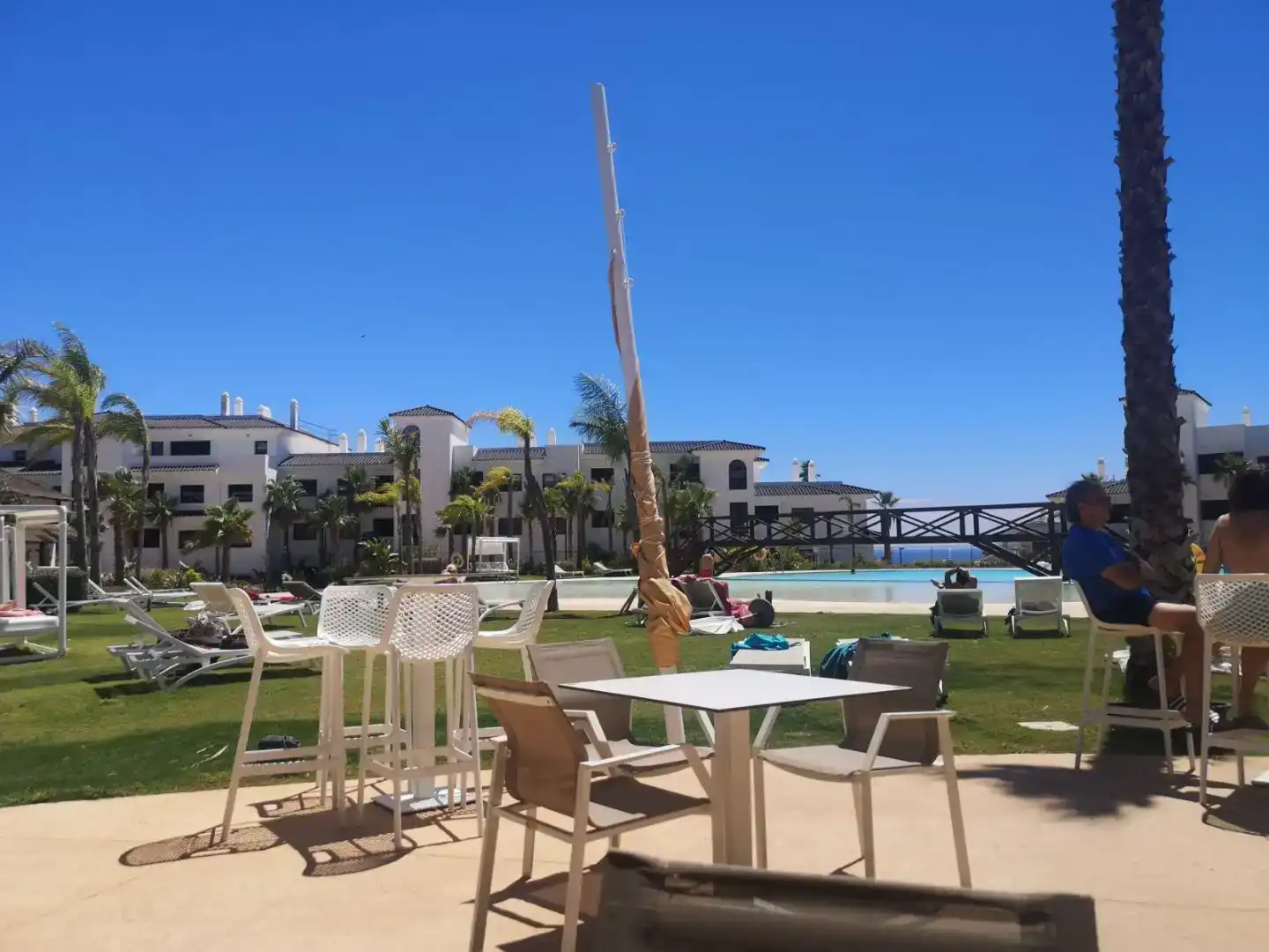 Terrasse von Wohnung zur Miete in Estepona mit Klimaanlage, Privatgarten und Schwimmbad