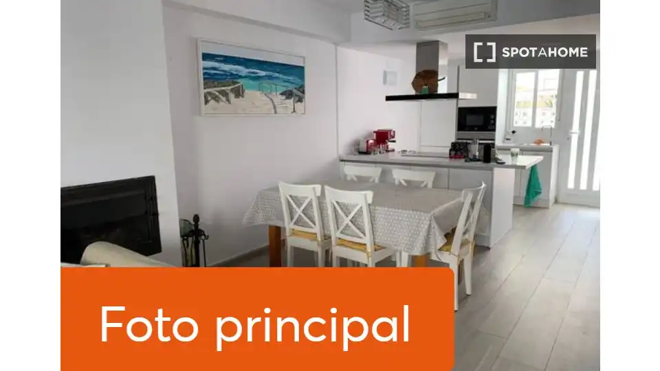 Cuina de Pis de lloguer en Valencia amb Aire condicionat, Calefacció i Moblat