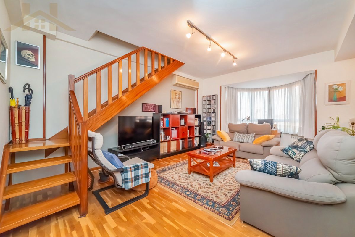 Living room of Flat for sale in Tres Cantos  with Air Conditioner, Heating and Storage room