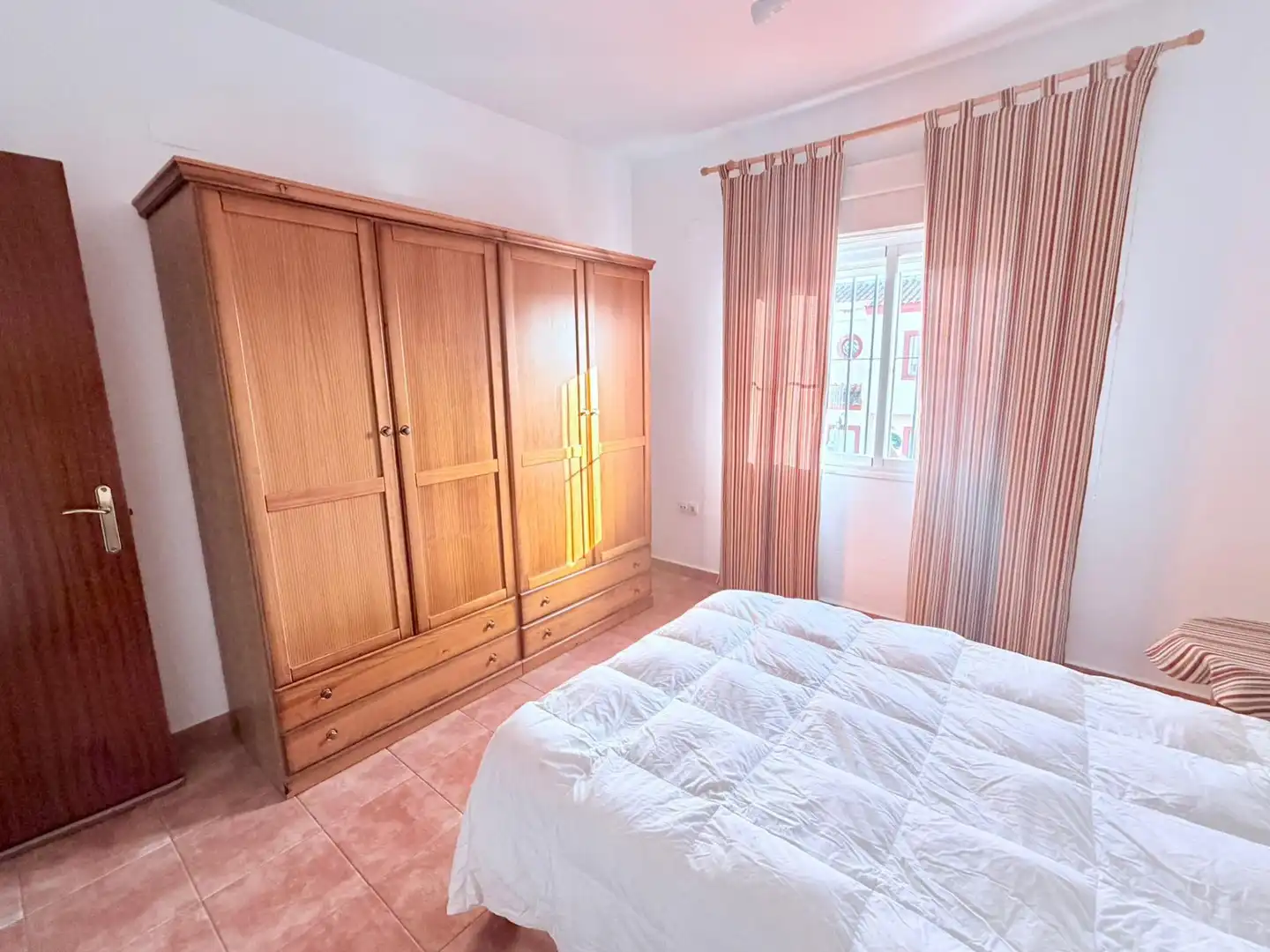Dormitori de Casa adosada en venda en Fuente de Piedra amb Jardí privat, Terrassa i Moblat
