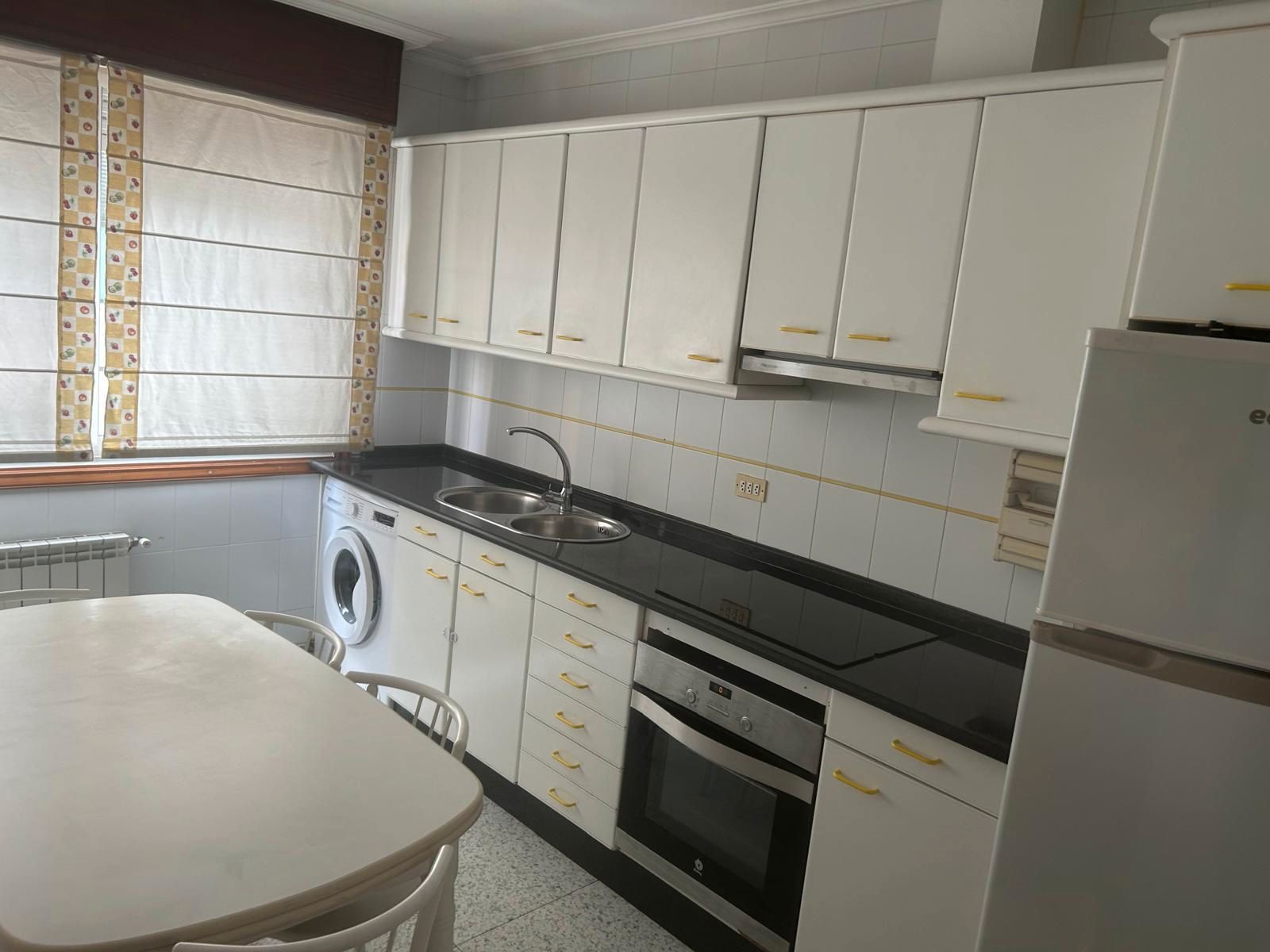 Kitchen of Flat to rent in Ourense Capital   with Heating, Furnished and Oven