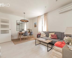 Living room of Flat for sale in  Madrid Capital  with Air Conditioner and Balcony