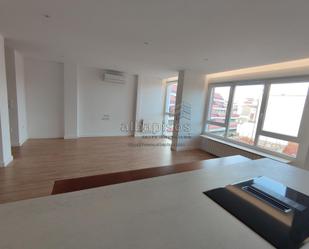 Living room of Flat for sale in  Albacete Capital  with Air Conditioner and Balcony