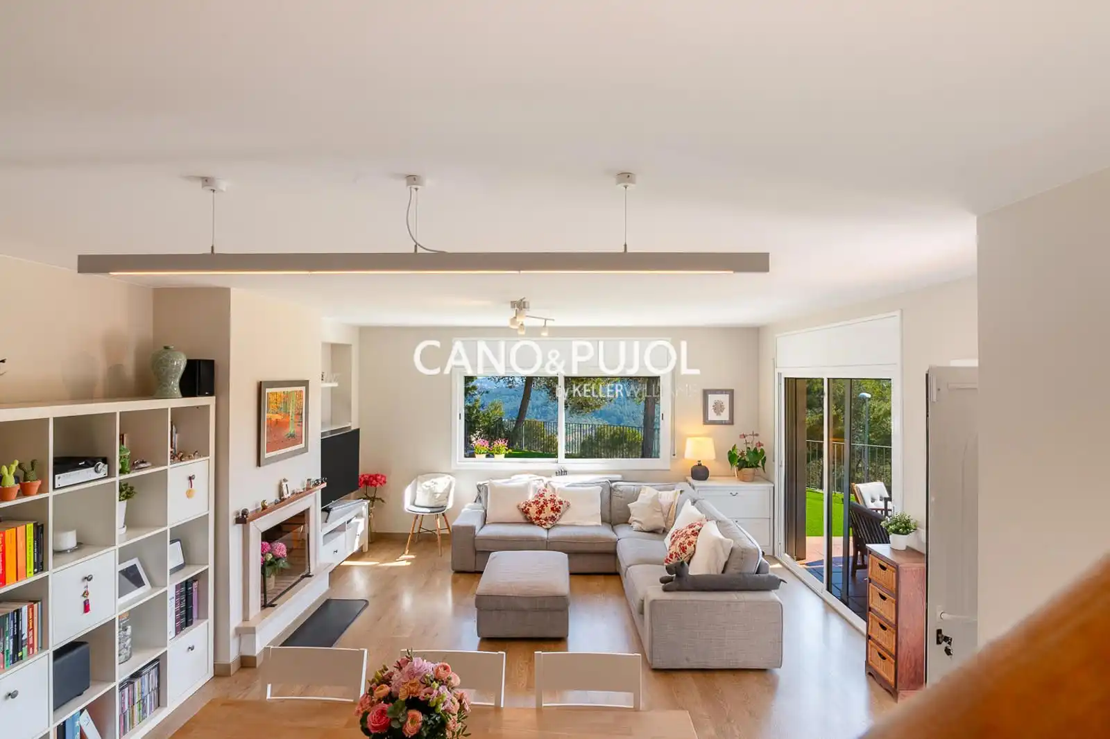 Sala de estar de Casa o chalet en venta en Corbera de Llobregat con Calefacción, Terraza y Trastero