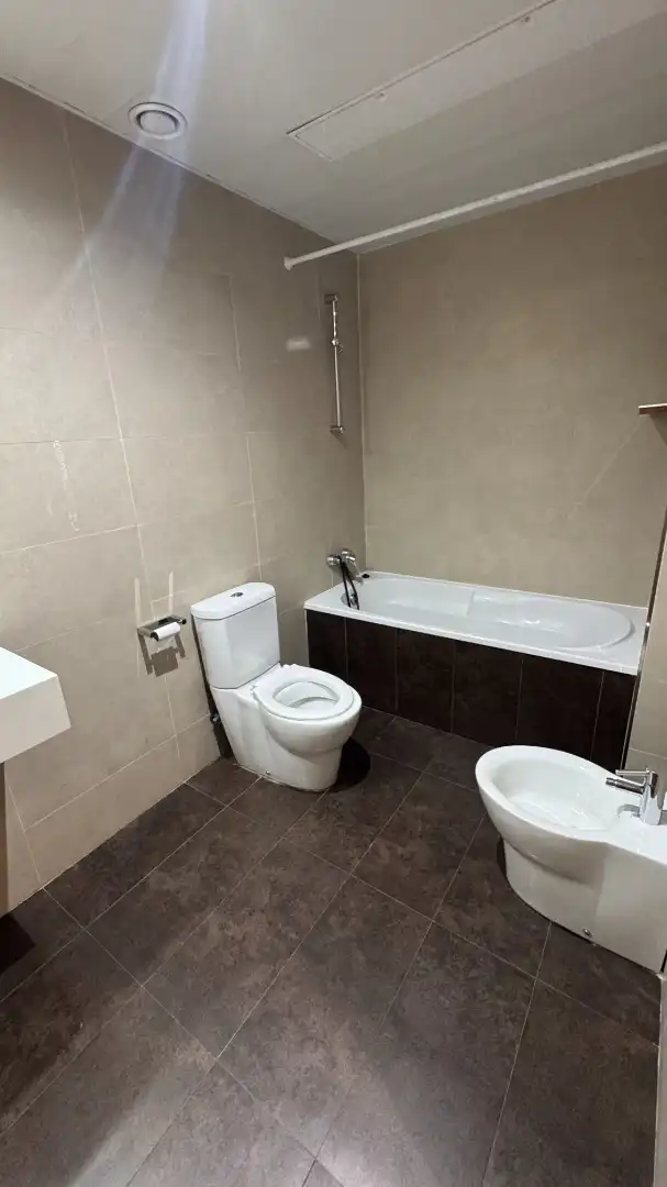 Badezimmer von Wohnung zum Verkauf in Montcada i Reixac mit Klimaanlage, Heizung und Parkett