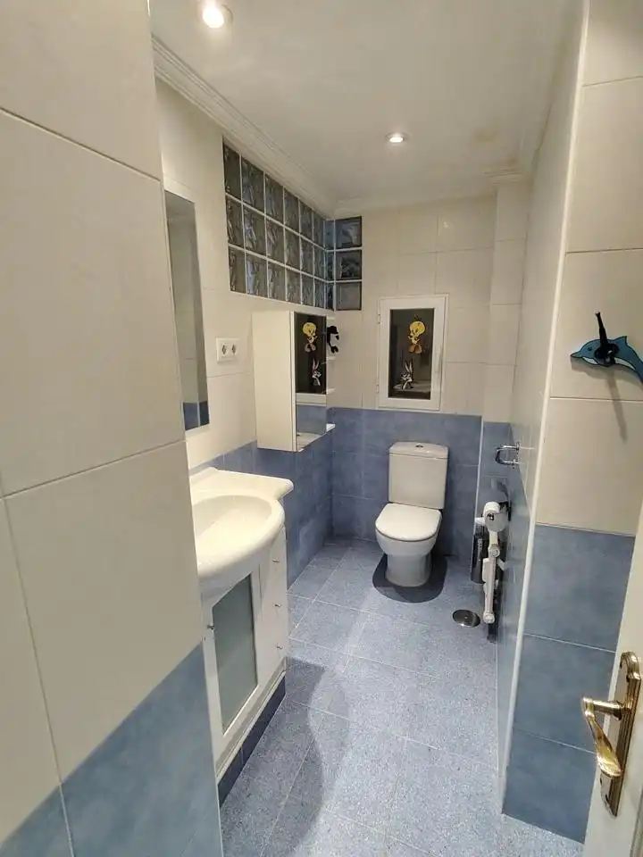 Bathroom of Flat for sale in Madrid  with Air Conditioner, Heating and Parquet flooring
