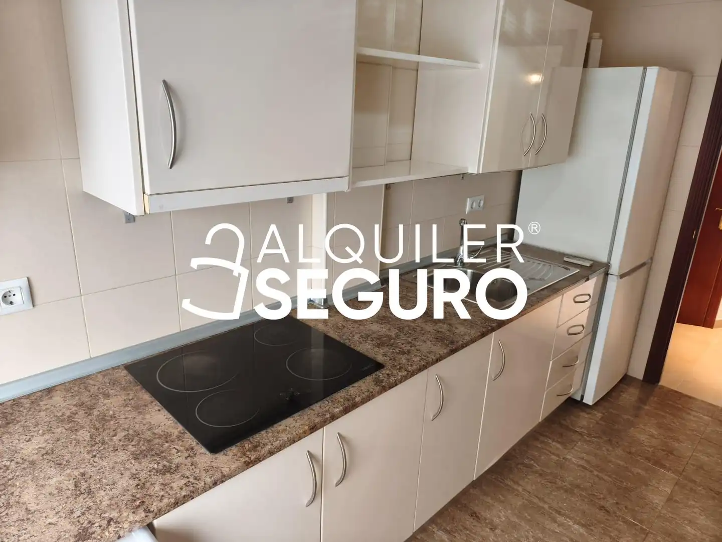 Cuina de Pis de lloguer en Sevilla amb Aire condicionat