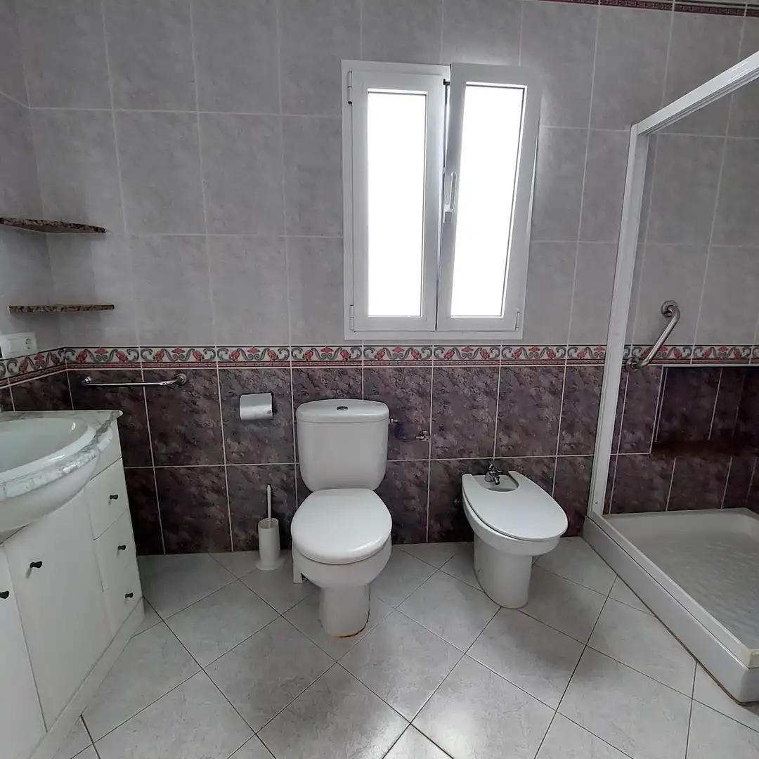 Badezimmer von Haus oder Chalet zum Verkauf in Ciutadella de Menorca mit Privatgarten, Terrasse und Abstellraum