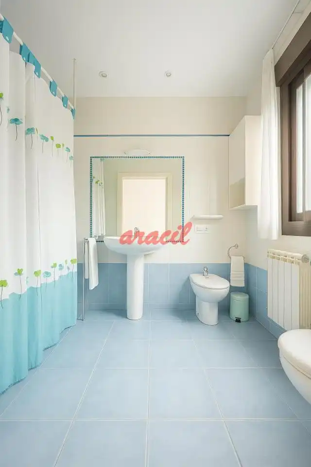 Baño de Casa o chalet en venta en Ourense Capital  con Calefacción, Jardín privado y Terraza