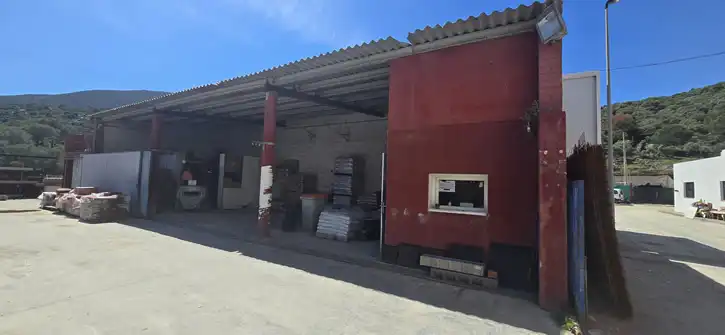 Außenansicht von Fabrikhallen zum Verkauf in Cadaqués