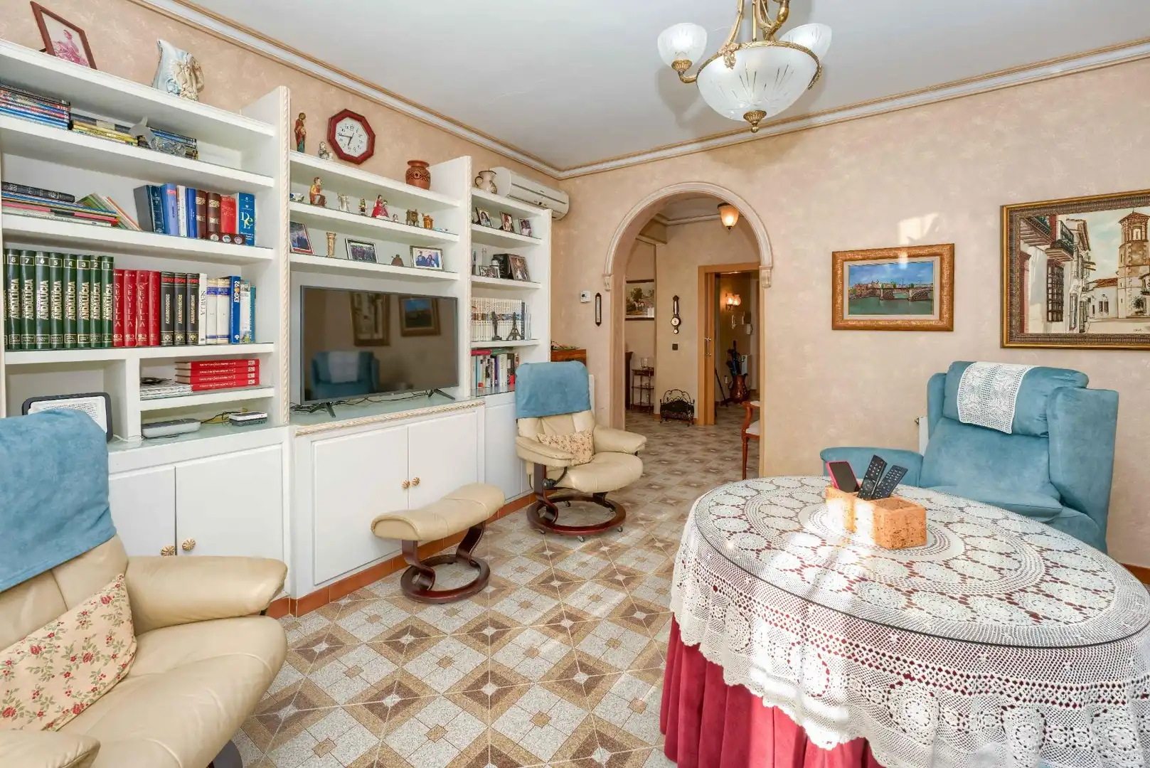 Sala de estar de Casa o chalet en venta en Palomares del Río con Aire acondicionado, Calefacción y Jardín privado