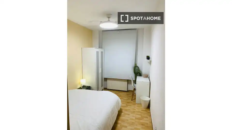 Bedroom of Flat for rent in Madrid  with Air Conditioner, Heating and Furnished