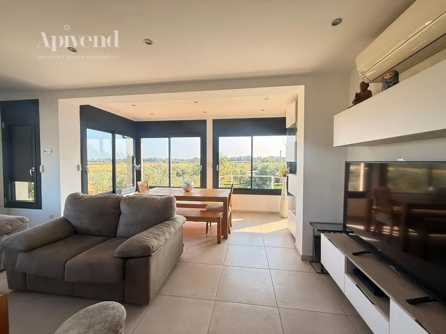 Sala de estar de Casa o chalet en venta en Peralada con Aire acondicionado, Calefacción y Trastero