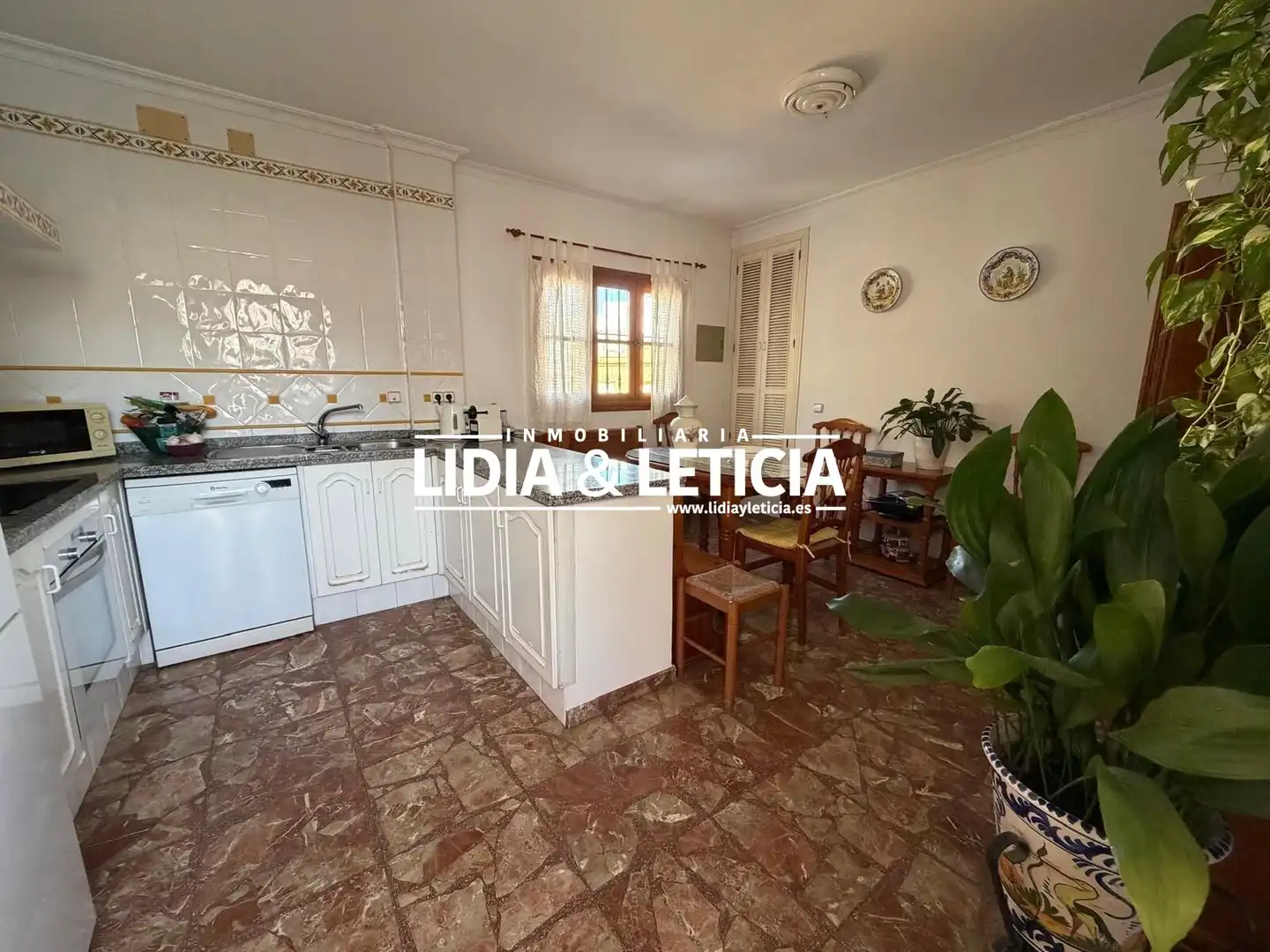 Cuina de Casa o xalet en venda en Alcalá de Guadaira amb Aire condicionat, Traster i Piscina