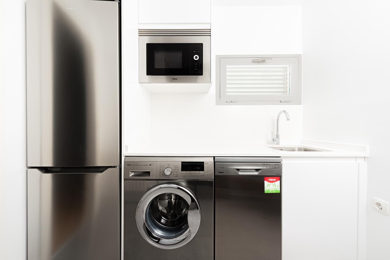 Kitchen of Flat to rent in  Madrid Capital  with Air Conditioner, Parquet flooring and Storage room