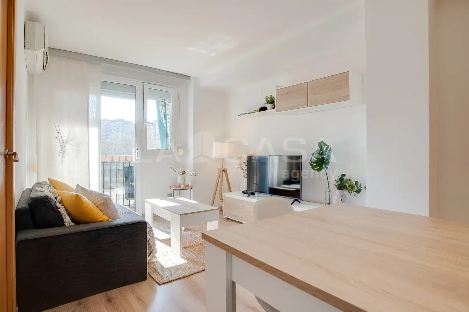 Living room of Flat for sale in  Barcelona Capital  with Heating and Balcony
