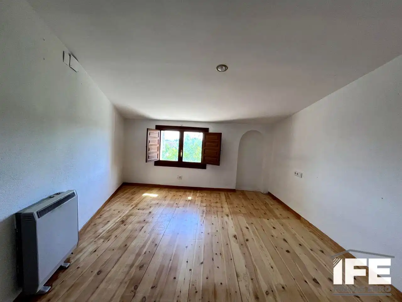 Sala d'estar de Casa o xalet en venda en Mallén amb Jardí privat, Terrassa i Alarma