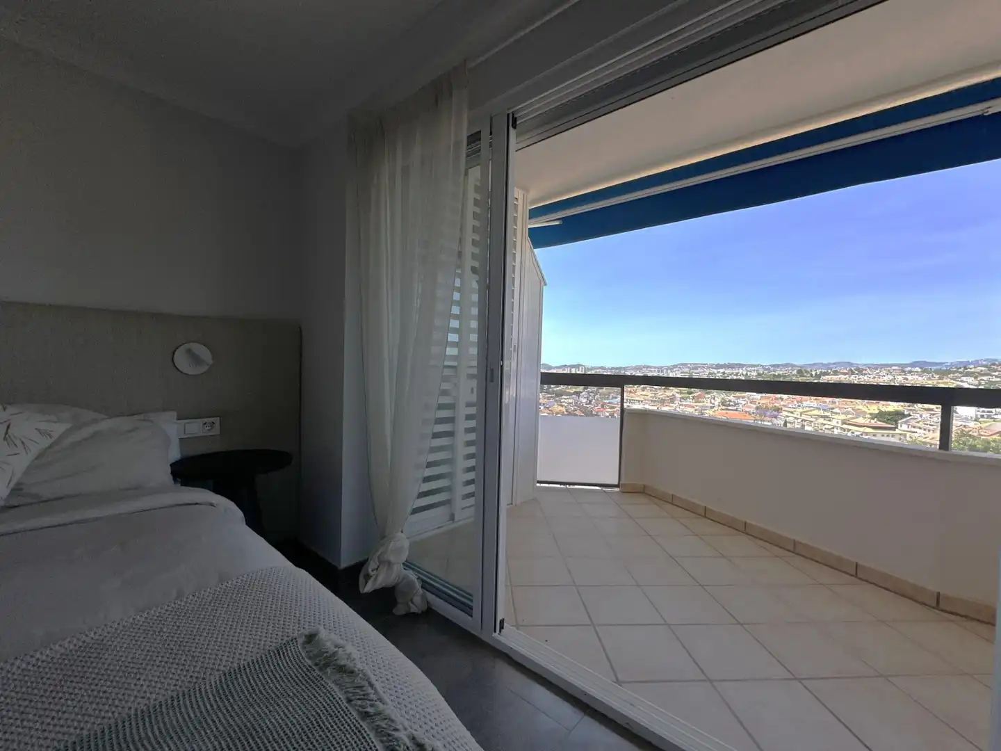 Bedroom of Flat for sale in Fuengirola