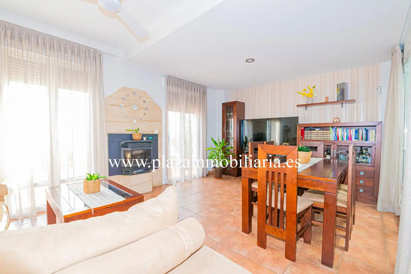 Living room of Houses for sale in Lucena  with Air Conditioner, Terrace and Storage room