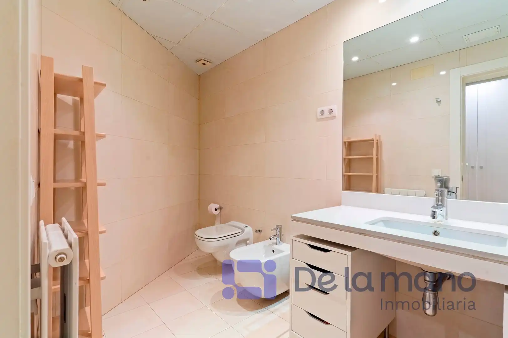 Bathroom of Flat for rent in Madrid  with Air Conditioner, Heating and Storage room