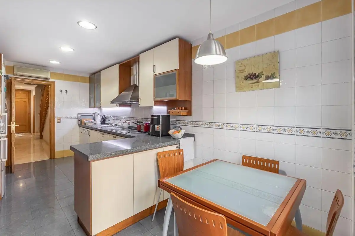 Cocina de Casa adosada en venta en Granada con Calefacción, Jardín privado y Terraza