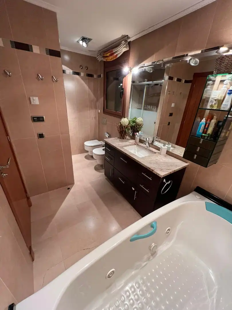 Casa con piscina en venta en Carrer de Joan Coromines i Vigneaux, imagen 25