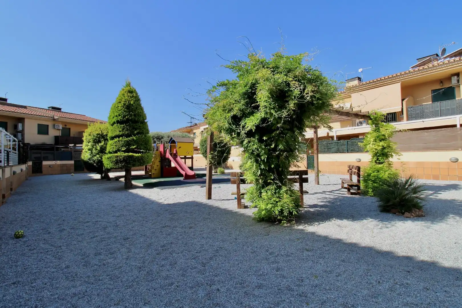 Jardí de Casa adosada en venda en Alhendín amb Jardí privat i Terrassa