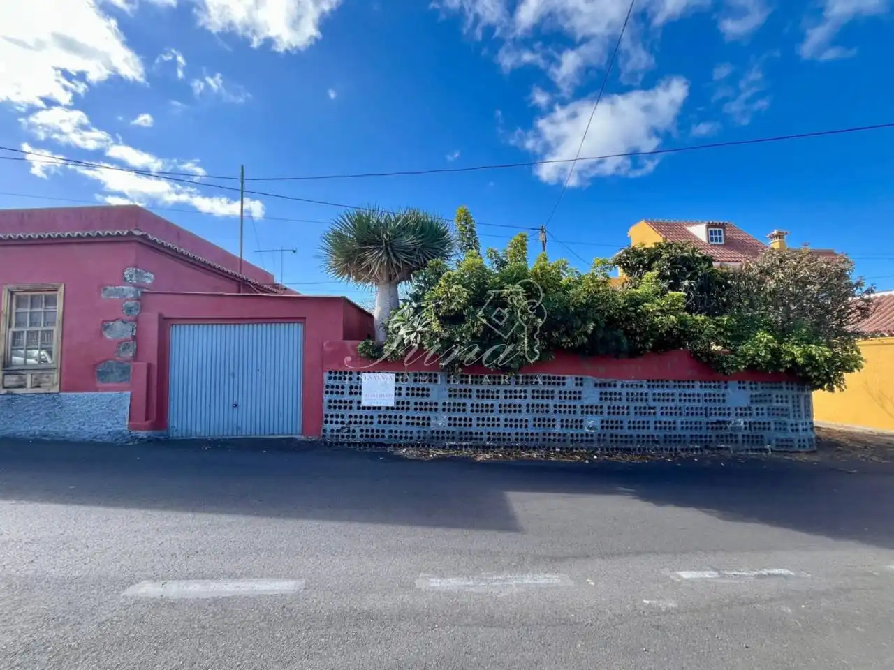 Vista exterior de Casa o xalet en venda en Los Llanos de Aridane amb Jardí privat i Terrassa