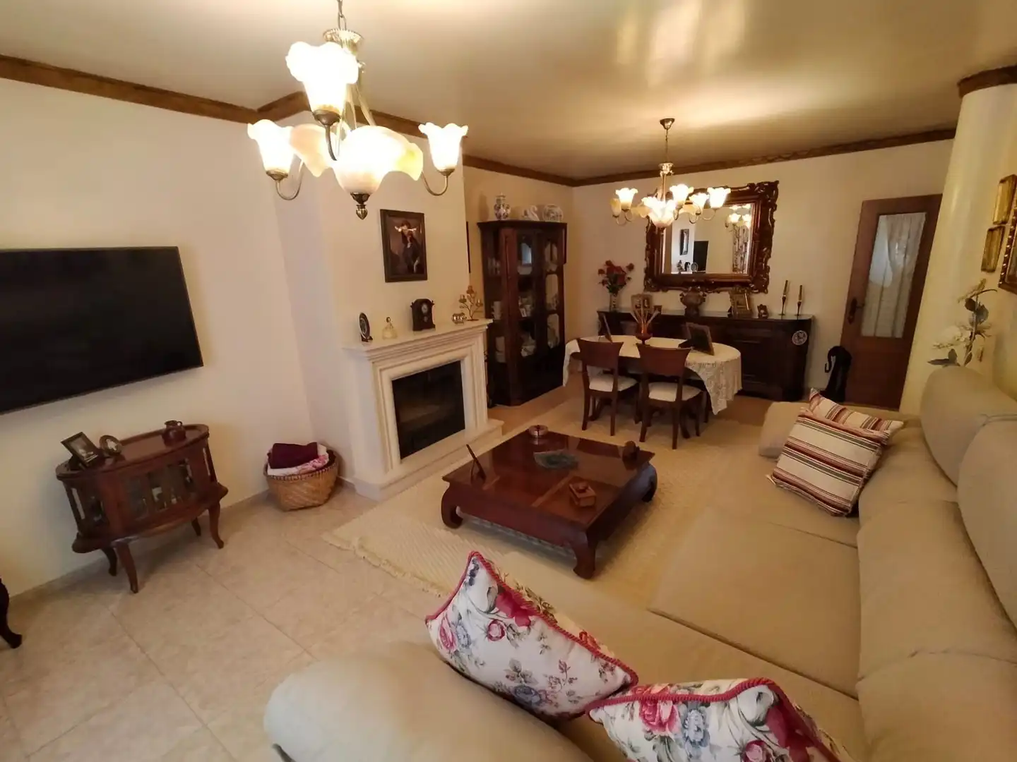 Sala d'estar de Casa o xalet en venda en La Línea de la Concepción amb Aire condicionat, Jardí privat i Traster