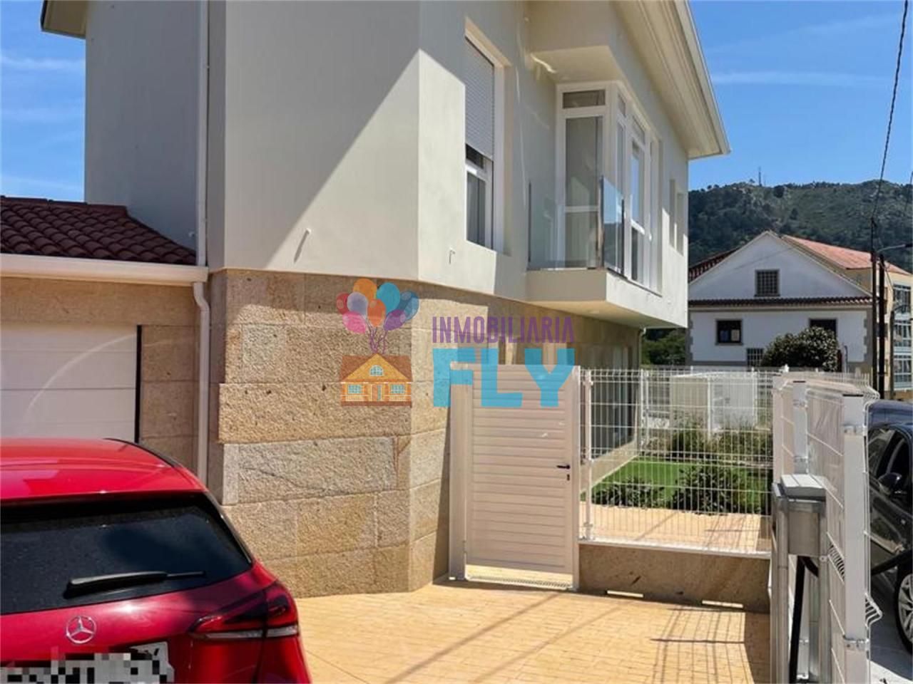 Exterior view of Single-family semi-detached for sale in Cangas   with Heating, Private garden and Terrace