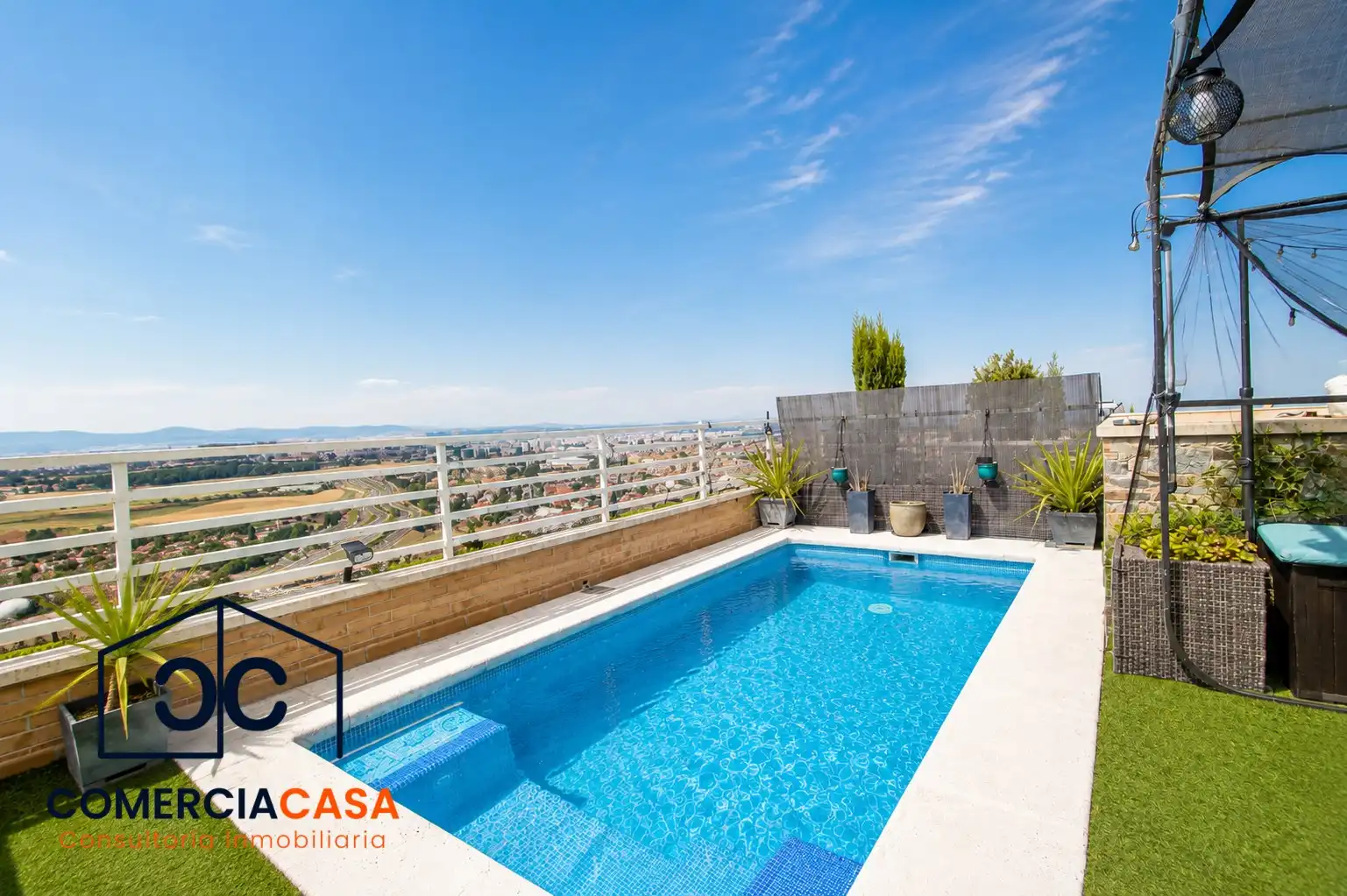 Piscina de Casa adosada en venda en Granada amb Aire condicionat, Calefacció i Terrassa
