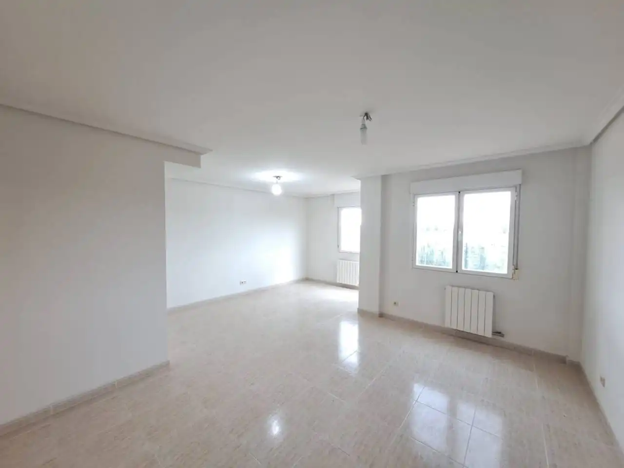 Sala d'estar de Casa adosada en venda en Merindad de Río Ubierna amb Calefacció, Jardí privat i Terrassa