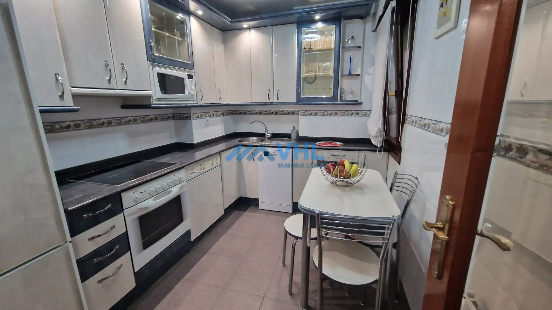 Flat for rent in Calle Leonardo Rucabado, Centro
