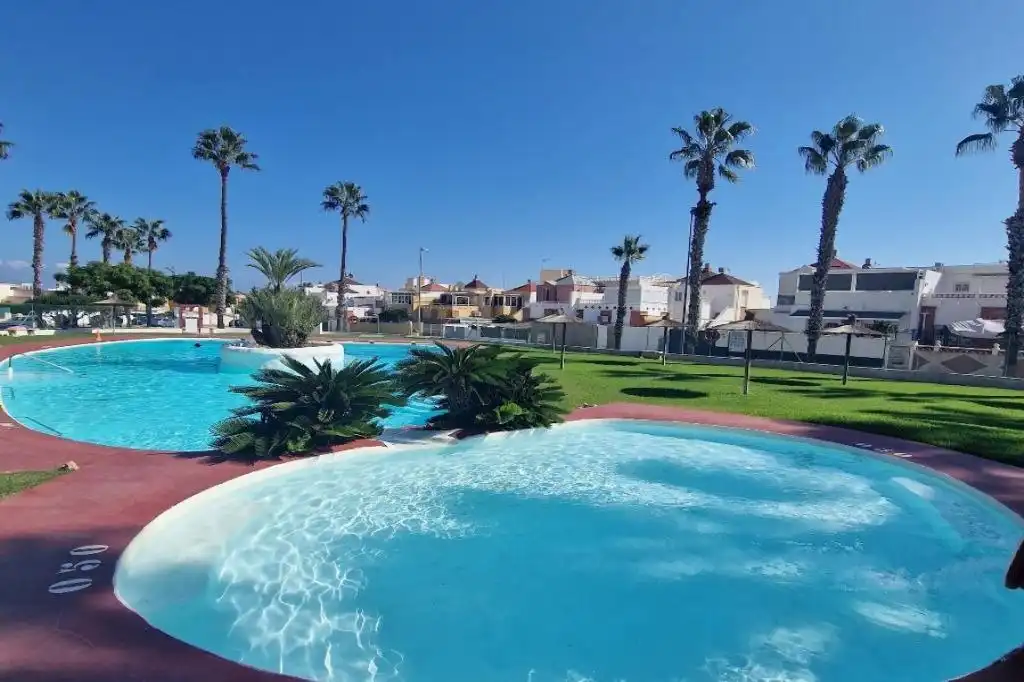Piscina de Casa o xalet en venda en Orihuela amb Terrassa i Piscina comunitària
