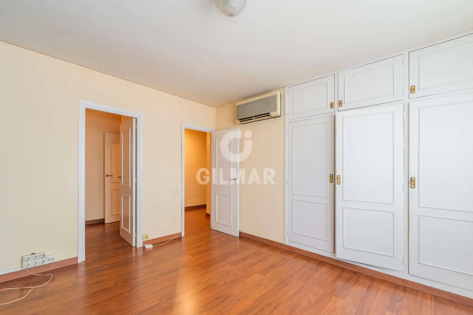 Habitación de Piso en venta en Madrid con Calefacción, Trastero y Balcón
