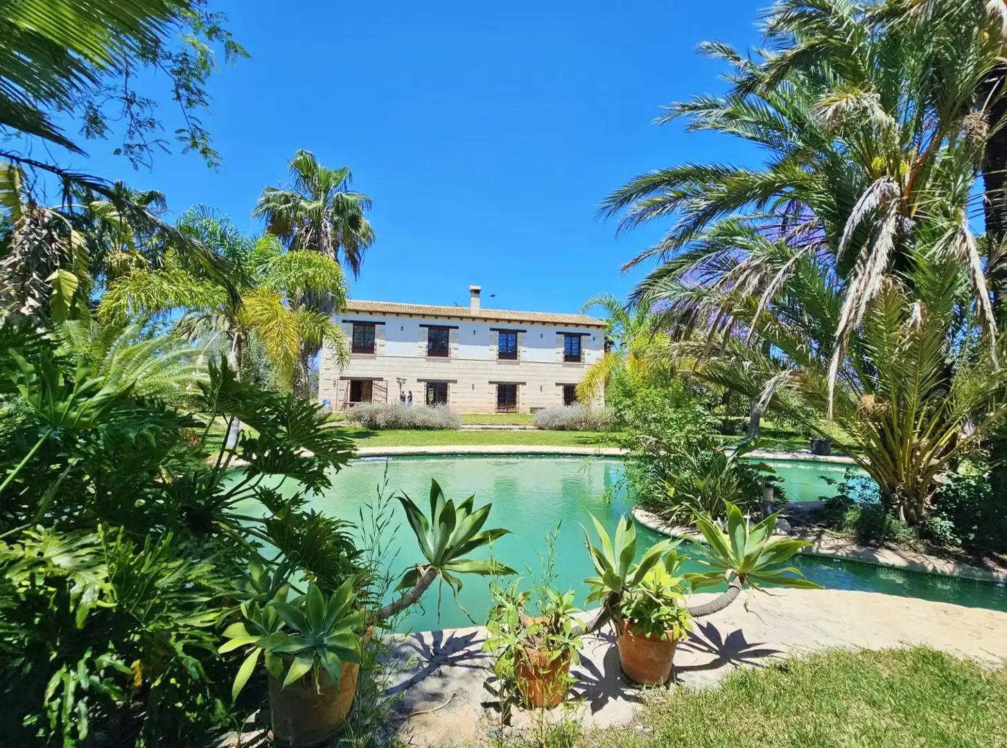 Vista exterior de Casa o xalet en venda en Elche / Elx amb Aire condicionat, Calefacció i Jardí privat