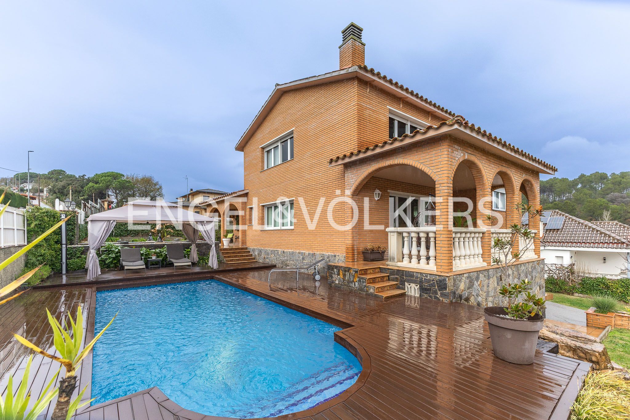 Vista exterior de Casa o chalet en venta en Castellar del Vallès con Aire acondicionado, Calefacción y Jardín privado