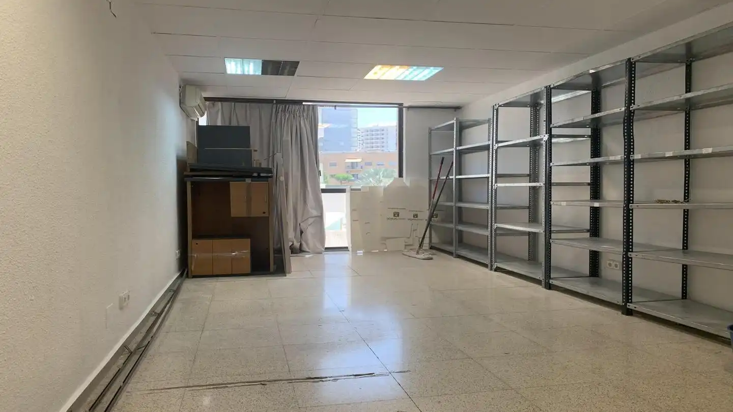 Büro zur Miete in Benidorm mit Klimaanlage und Möbliert