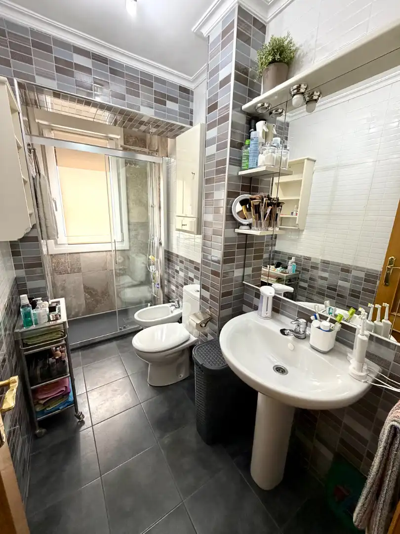 Bathroom of Flat for sale in Barakaldo   with Heating and Furnished