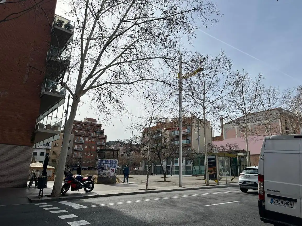 Vista exterior de Edificio en venta en Barcelona