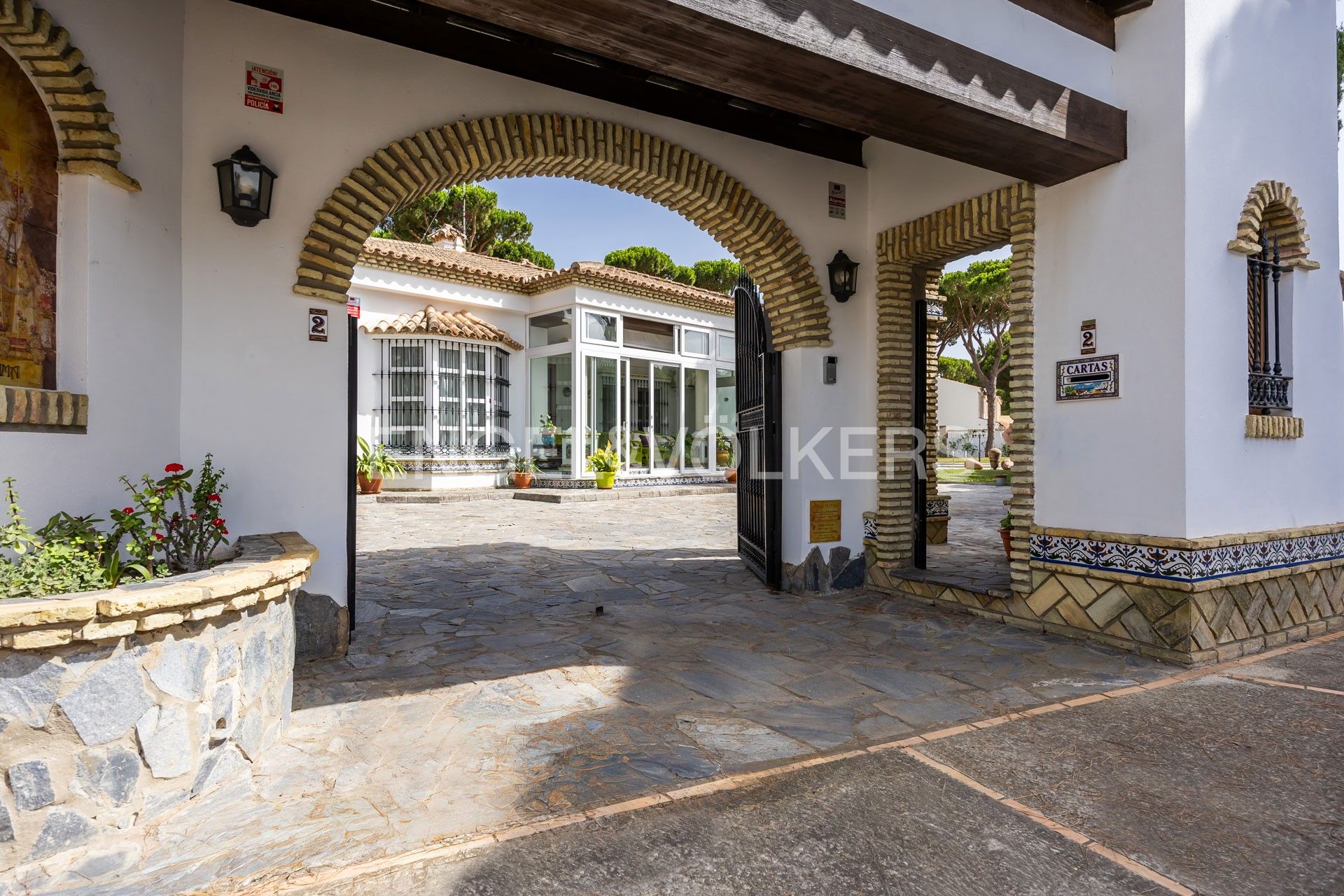 Exterior view of House or chalet for sale in Chiclana de la Frontera  with Air Conditioner, Heating and Private garden